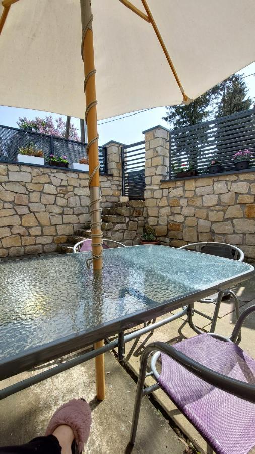 Апартаменты Suteren "Podhoubi" Броумов Экстерьер фото